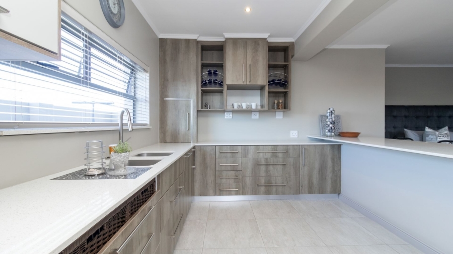 6 Bedroom Property for Sale in Kleinbaai Western Cape